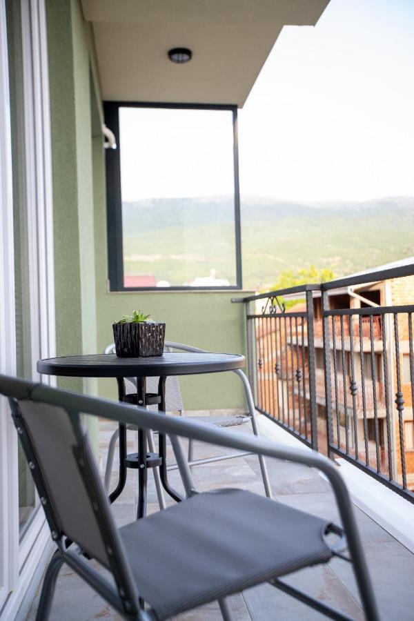 Blue Eye Ohrid Apartment Bagian luar foto