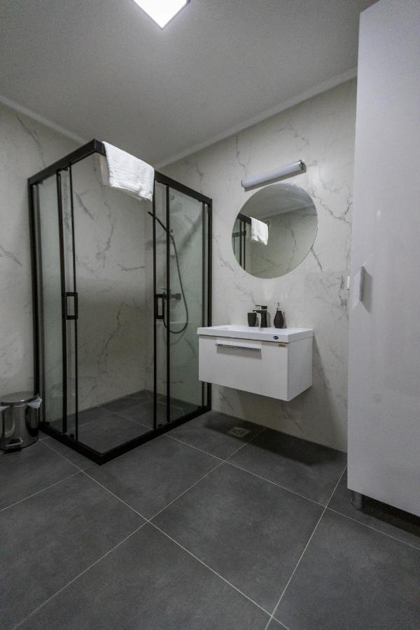 Blue Eye Ohrid Apartment Bagian luar foto